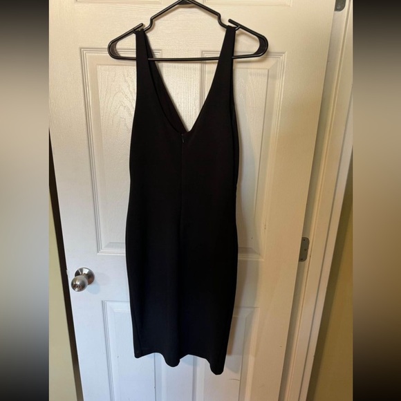 EUC only worn twice. Lulu’s black dress size M fits US 6-8. Very flattering on - Picture 4 of 4